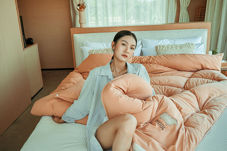 睡美容觉,怎能少了抗菌防螨又温暖助眠的人生就是博-尊龙凯时人生就是博澳洲羊毛被。 睡美容觉,怎能少了抗菌防螨又温暖助眠的人生就是博-尊龙凯时人生就是博澳洲羊毛被。