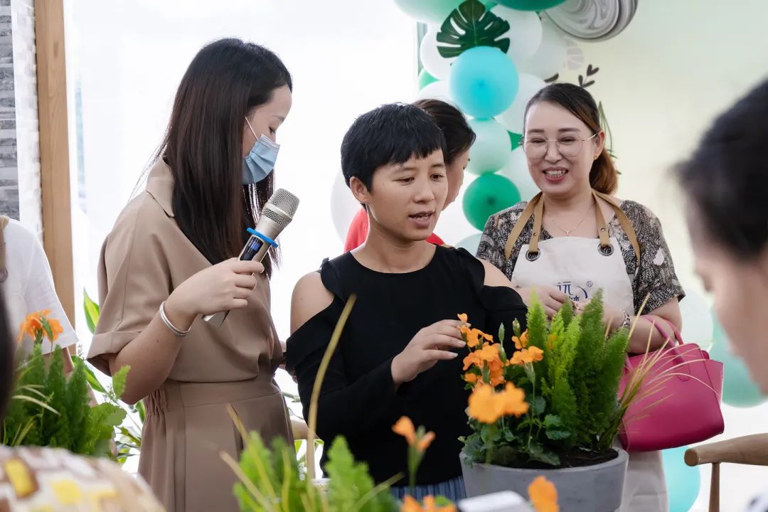 “给生活添点绿”——人生就是博-尊龙凯时人生就是博SVIP园艺沙龙圆满结束