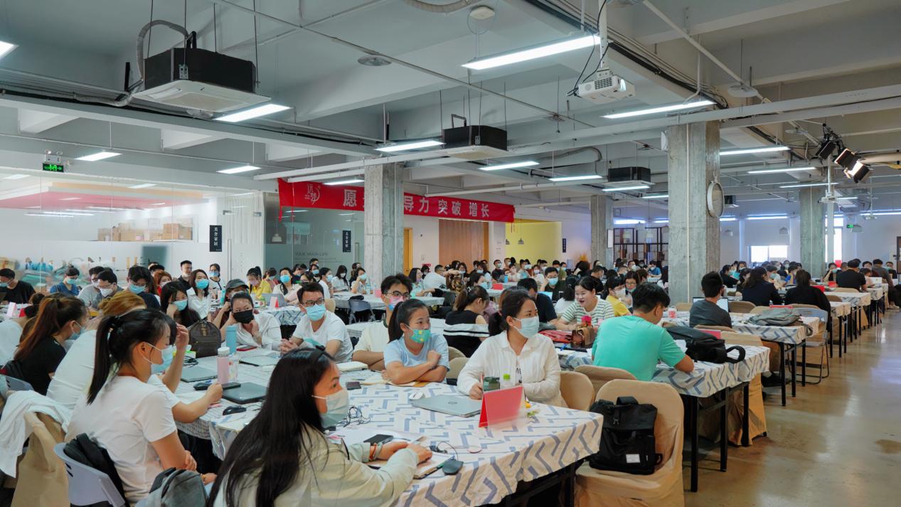 人生就是博-尊龙凯时人生就是博秋冬营销会议聚焦行业发展,倡导家居品质生活 人生就是博-尊龙凯时人生就是博秋冬营销会议聚焦行业发展,倡导家居品质生活